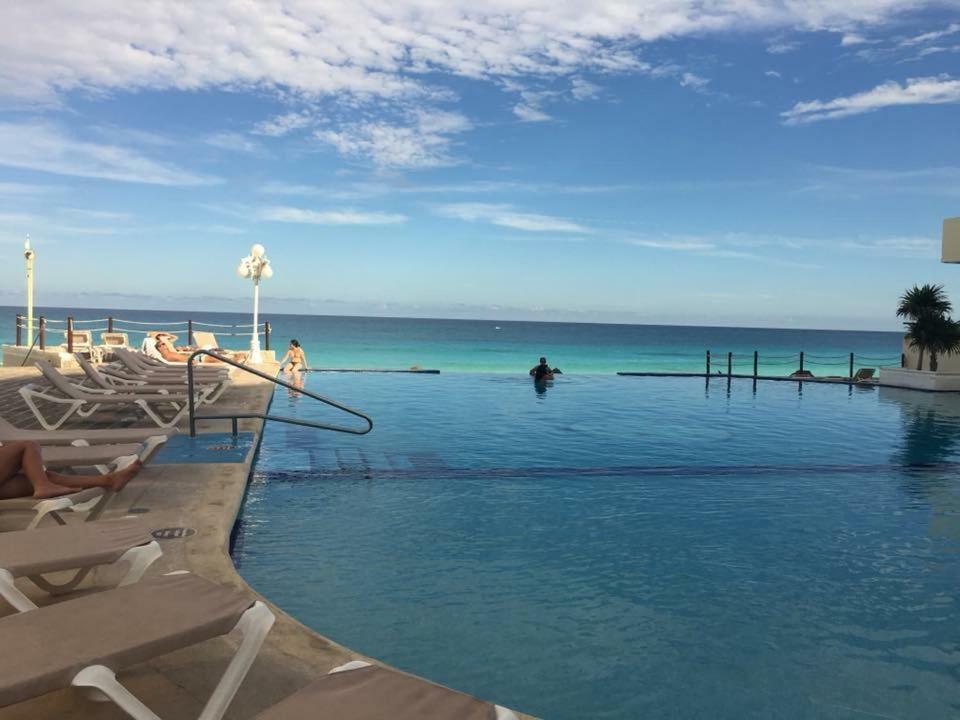 Ocean Front Suite, Balcony, Kitchen. Cancún Esterno foto